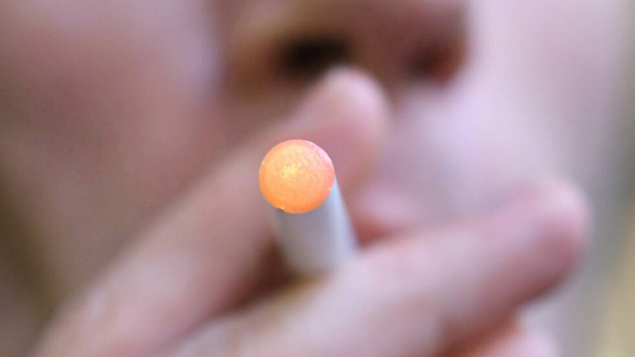E-Zigaretten sind vor allem bei Jugendlichen populär, warnt die WHO E-Zigaretten sind vor allem bei Jugendlichen populär, warnt die WHO