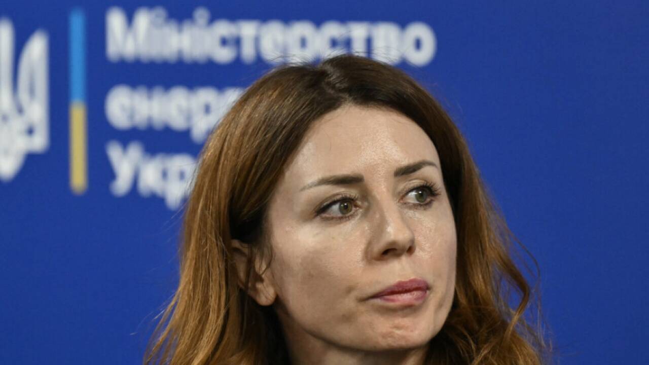 Energieministerin Switlana Hryntschuk tritt zurück, weist aber jede Schuld von sich. Energieministerin Switlana Hryntschuk tritt zurück, weist aber jede Schuld von sich.