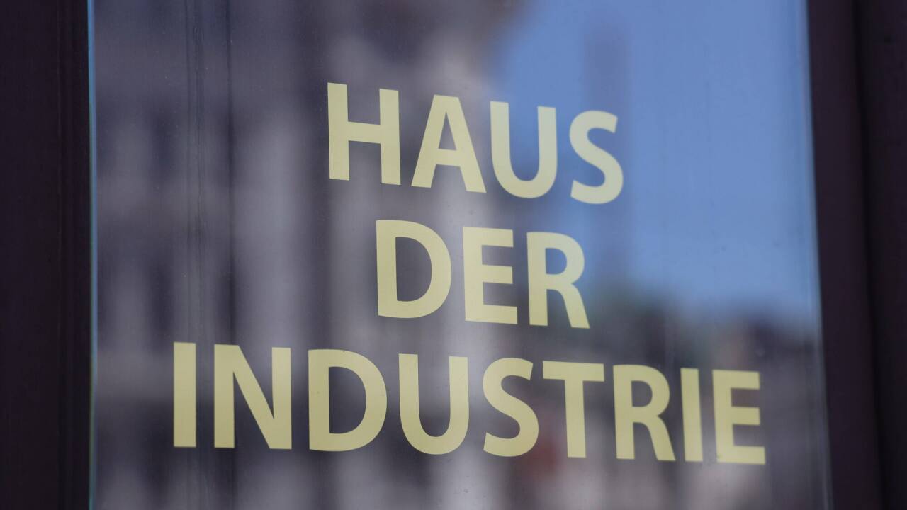 Im Haus der Industrie erwartet man, dass nach Mahrers Rücktritt in der Wirtschaftskammer ein Prozess der Erneuerung gestartet wird. Im Haus der Industrie erwartet man, dass nach Mahrers Rücktritt in der Wirtschaftskammer ein Prozess der Erneuerung gestartet wird.
