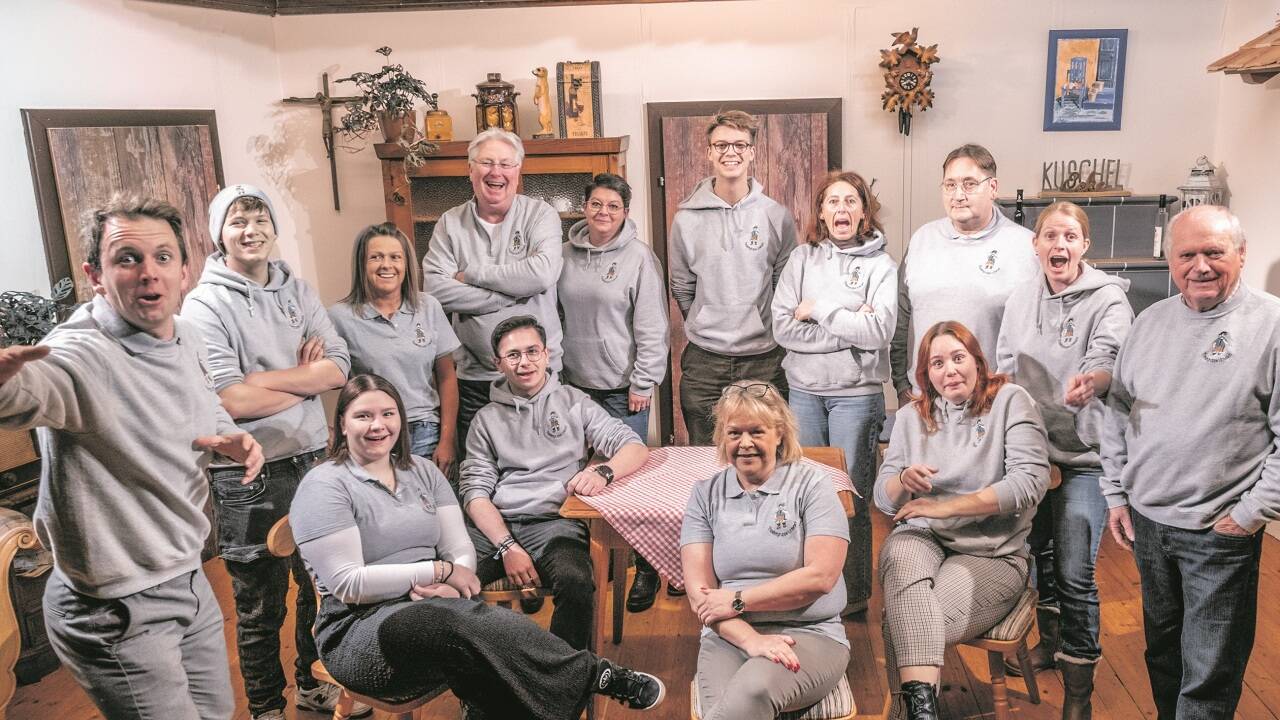 Die Mitglieder der Theatergruppe Unterach bringen zum 30-jährigen Jubiläum das Stück „Nix Bollywood bei Korn und Schrot“ von Beate Irmisch auf die Bühne.  Die Mitglieder der Theatergruppe Unterach bringen zum 30-jährigen Jubiläum das Stück „Nix Bollywood bei Korn und Schrot“ von Beate Irmisch auf die Bühne.