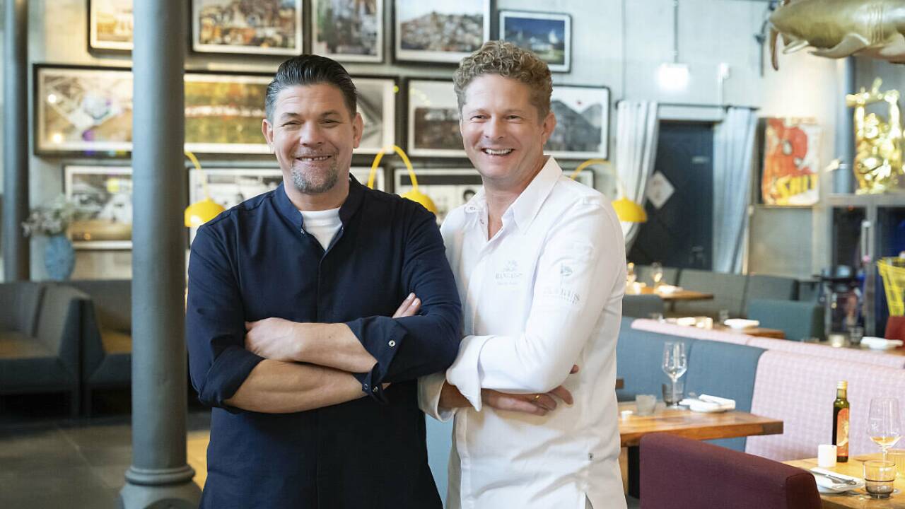  Tim Mälzer und Martin Klein in der Hamburger Bullerei am 23. September dieses Jahres.  