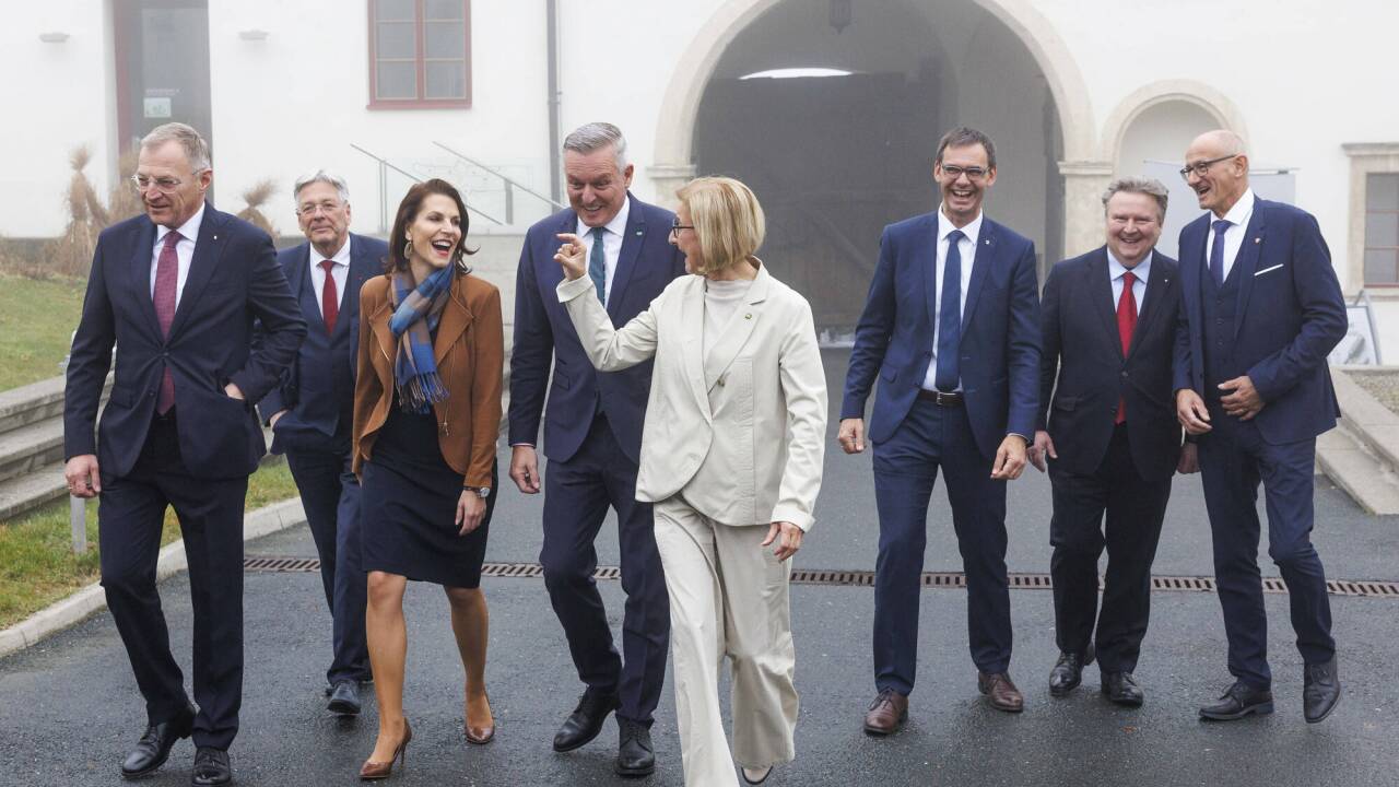 Seggauberg, von links: die Landeshauptleute Thomas Stelzer, Peter Kaiser, Karoline Edtstadler, Mario Kunasek, Markus Wallner, Johanna Mikl-Leitner, Michael Ludwig und Anton Mattle. Seggauberg, von links: die Landeshauptleute Thomas Stelzer, Peter Kaiser, Karoline Edtstadler, Mario Kunasek, Markus Wallner, Johanna Mikl-Leitner, Michael Ludwig und Anton Mattle.