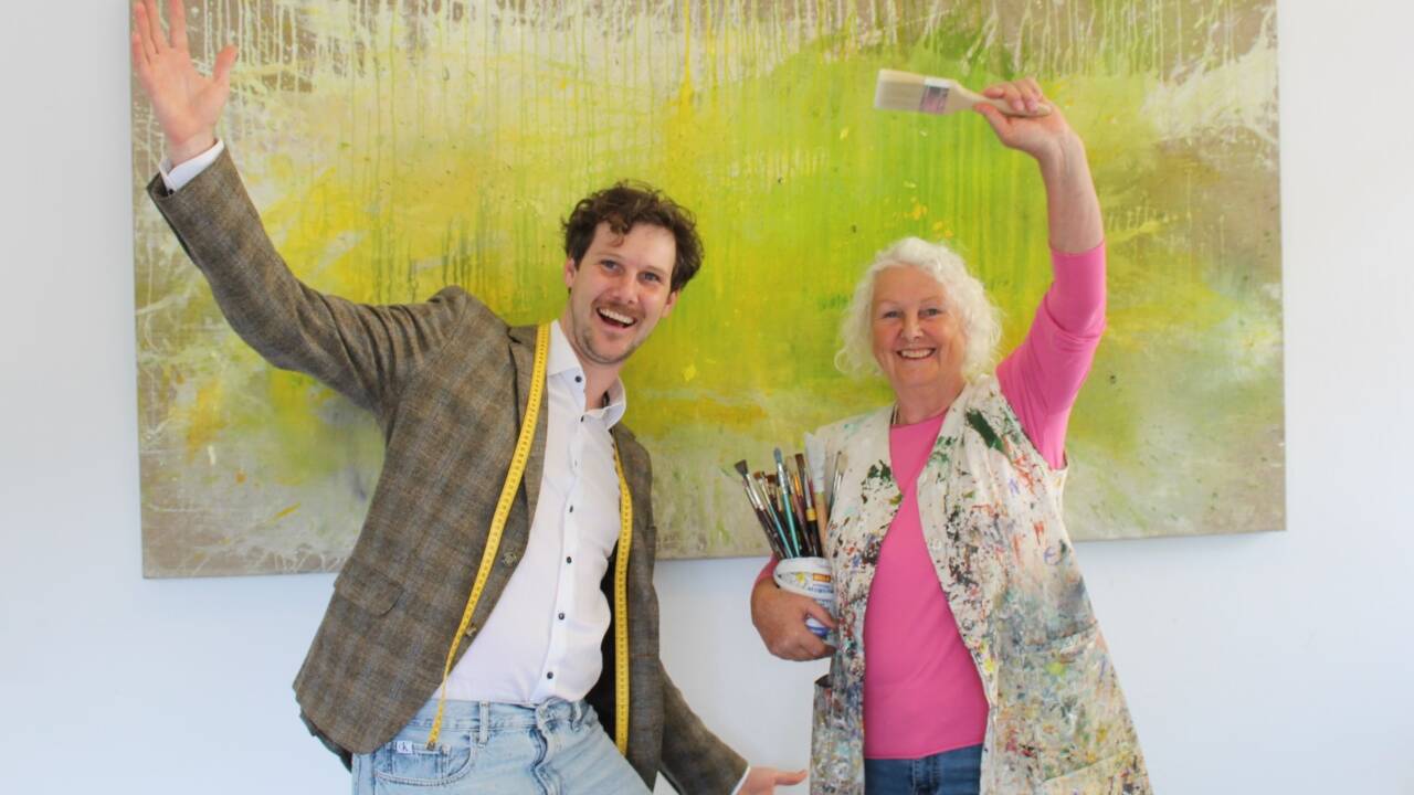 Schneidermeister Andreas Foch und seine Mutter Roswitha feiern gemeinsam Jubiläum und laden mit neun weiteren Künstlerinnen und Künstlern zu einer Gemeinschaftsausstellung ein. B Schneidermeister Andreas Foch und seine Mutter Roswitha feiern gemeinsam Jubiläum und laden mit neun weiteren Künstlerinnen und Künstlern zu einer Gemeinschaftsausstellung ein. B