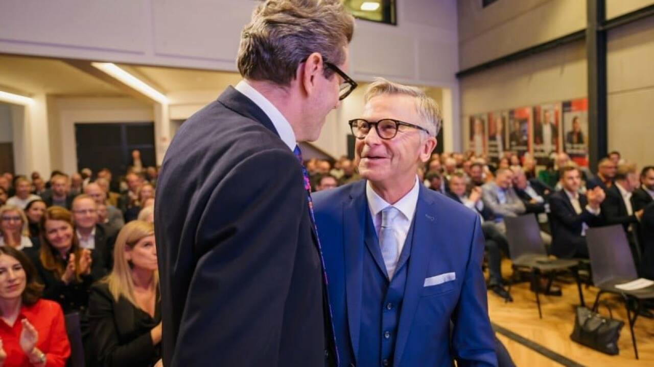 Der scheidende Wirtschaftskammerpräsident Harald Mahrer und Peter Buchmüller (Wirtschaftskammerpräsident Salzburg) auf einem Archivfoto anlässlich des Wahlkampfauftaktes des Salzburger Wirtschaftsbundes im Frühjahr. Mahrer hätte am Freitagabend auch in Salzburg sprechen sollen. Dazu kam es nicht mehr. Der scheidende Wirtschaftskammerpräsident Harald Mahrer und Peter Buchmüller (Wirtschaftskammerpräsident Salzburg) auf einem Archivfoto anlässlich des Wahlkampfauftaktes des Salzburger Wirtschaftsbundes im Frühjahr. Mahrer hätte am Freitagabend auch in Salzburg sprechen sollen. Dazu kam es nicht mehr.