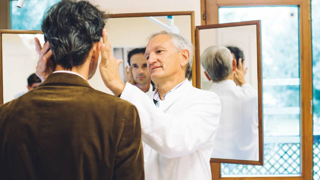 Walther Jungwirth, ehemaliger Präsident der Österreichischen Gesellschaft für Plastische, Ästhetische und Rekonstruktive Chirurgie. Walther Jungwirth, ehemaliger Präsident der Österreichischen Gesellschaft für Plastische, Ästhetische und Rekonstruktive Chirurgie.