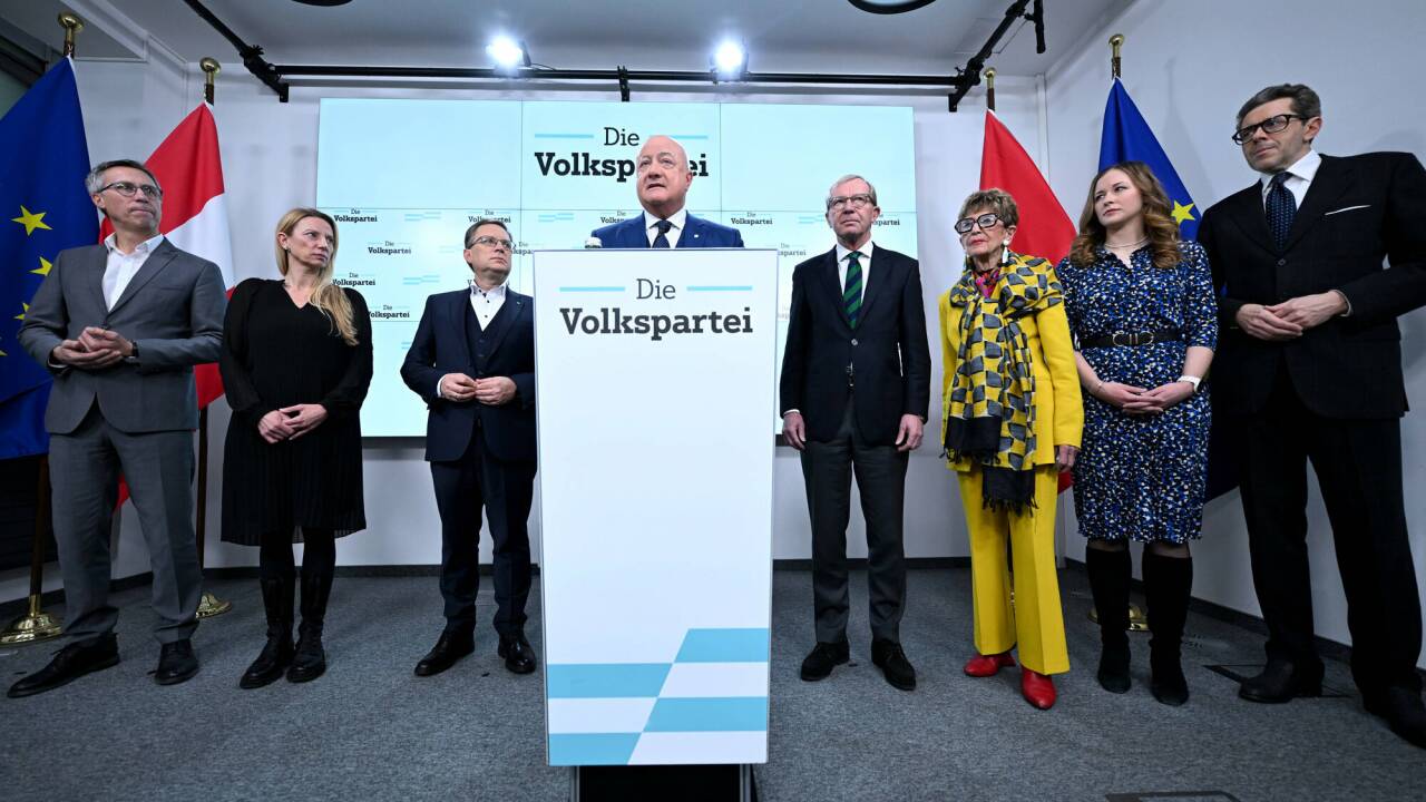 Georg Strasser (Bauernbund), Frauenchefin Juliane Bogner-Strauß, Klubobmann August Wöginger, ÖVP-Chef Christian Stocker, der damalige Salzburger Landeshauptmann Wilfried Haslauer, Seniorenbund-Präsidentin Ingrid Korosec und der damalige Wirtschaftsbund-Präsident Harald Mahrer im Jänner 2025. Georg Strasser (Bauernbund), Frauenchefin Juliane Bogner-Strauß, Klubobmann August Wöginger, ÖVP-Chef Christian Stocker, der damalige Salzburger Landeshauptmann Wilfried Haslauer, Seniorenbund-Präsidentin Ingrid Korosec und der damalige Wirtschaftsbund-Präsident Harald Mahrer im Jänner 2025.
