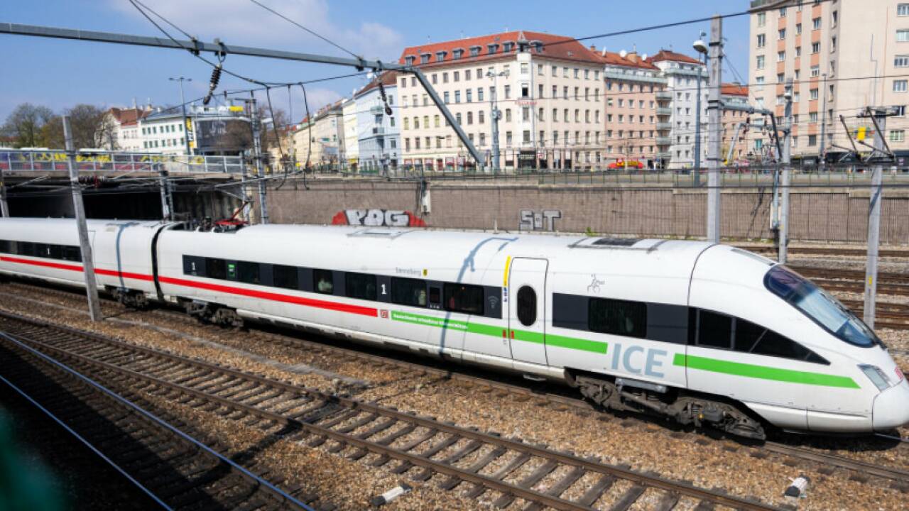 Die Frau soll von einem ICE gestürzt sein 