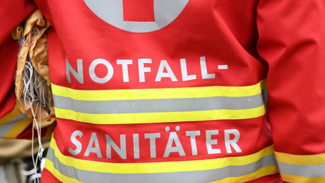 Fu-g-nger-in-O-in-der-Nacht-von-Auto-berrollt