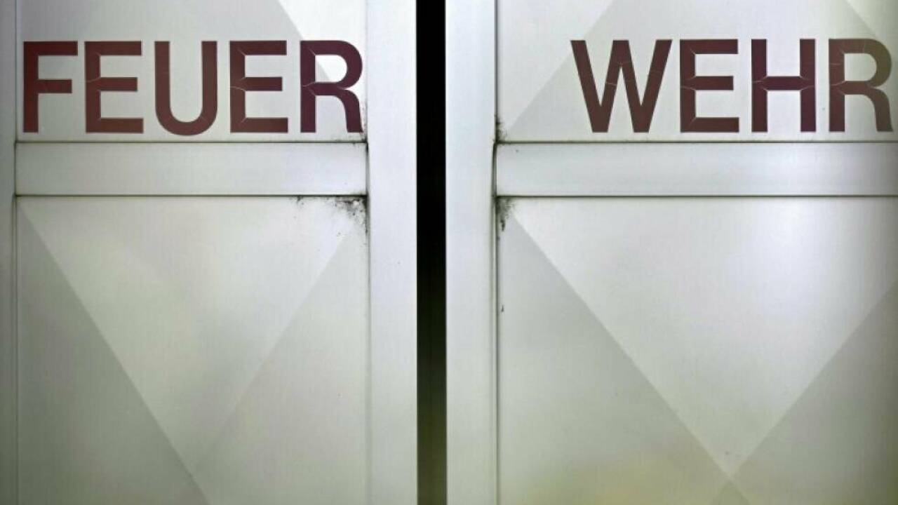 Die Alarmierung erfolgte wegen eines Fahrzeugbrandes Die Alarmierung erfolgte wegen eines Fahrzeugbrandes