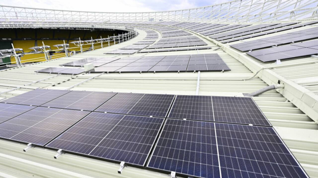Auch am Happel-Stadion wurden Paneele montiert Auch am Happel-Stadion wurden Paneele montiert