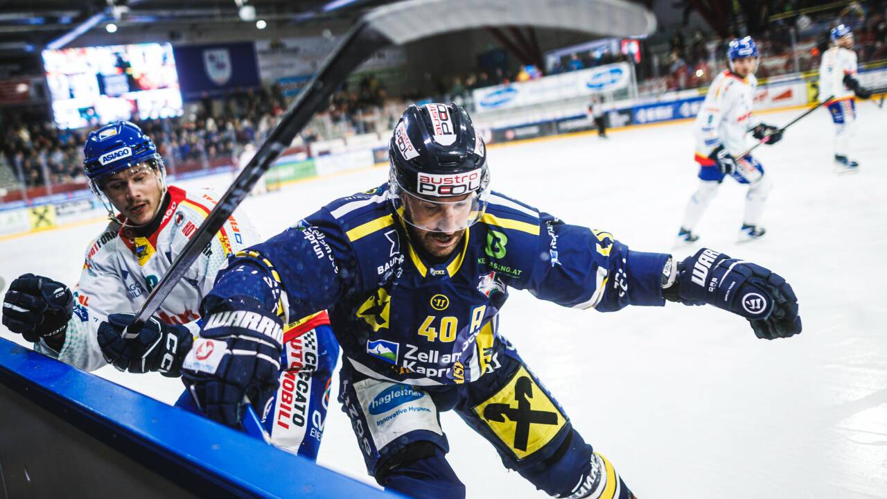 Die Zeller Eisbären um Nicklas Huard (rechts) siegten gegen Asiago. Die Zeller Eisbären um Nicklas Huard (rechts) siegten gegen Asiago.