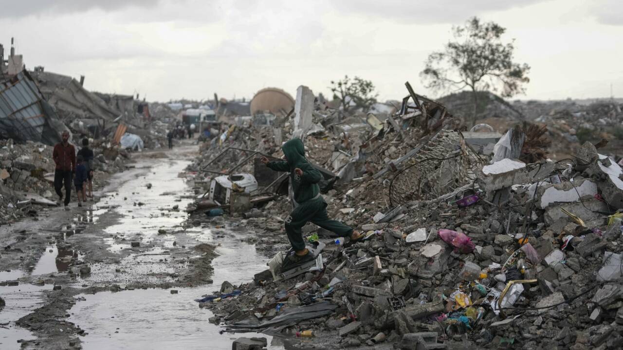Seit Tagen regnet es in Gaza. Viele Zelte stehen unter Wasser. Seit Tagen regnet es in Gaza. Viele Zelte stehen unter Wasser.