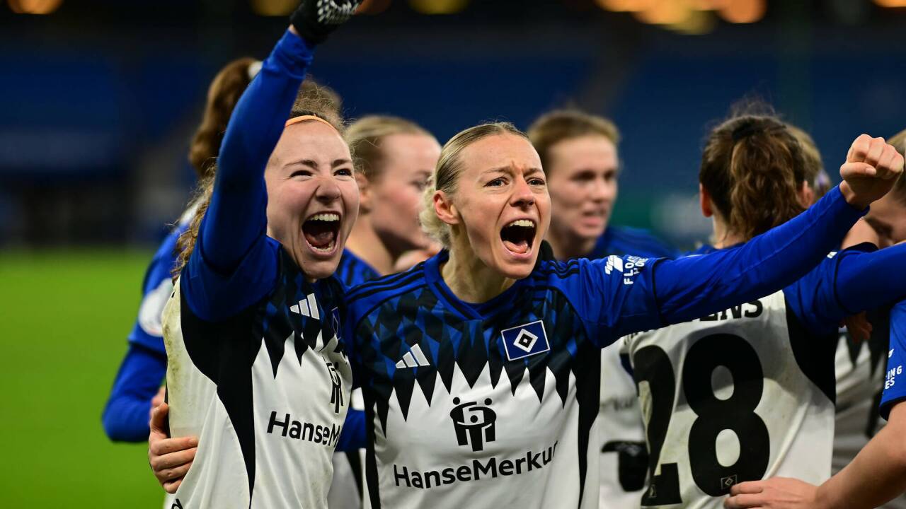 Sophie Hillebrand jubelte nach ihrem Tor mit Melanie Brunnthaler. Sophie Hillebrand jubelte nach ihrem Tor mit Melanie Brunnthaler.