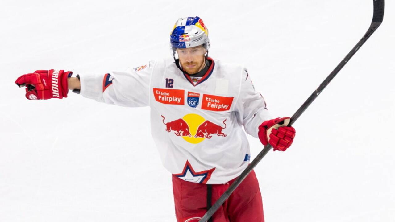 Michael Raffl zeigte am Sonntag seinem Team den Erfolgsweg. Michael Raffl zeigte am Sonntag seinem Team den Erfolgsweg.