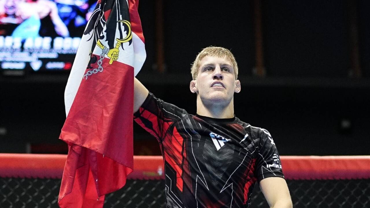 Elias Erber holte sich vor 1000 Leuten in Graz seinen ersten Sieg im Profi-Geschäft. Elias Erber holte sich vor 1000 Leuten in Graz seinen ersten Sieg im Profi-Geschäft.