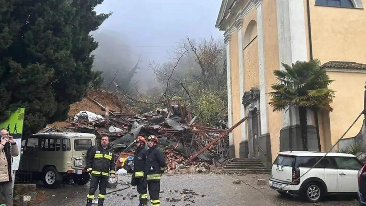 Das zusammengefallene Haus in Cormòns. Das zusammengefallene Haus in Cormòns.