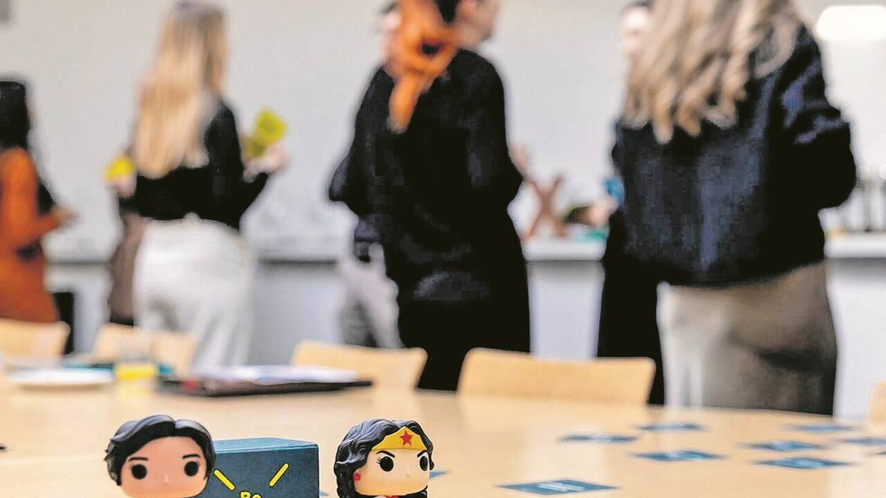 Be.See.-Gründerinnen Jeanette Rauhs und Mirjam Seher bringen verdecktes Potenzial aufs Tapet und stärken so den Teamzusammenhalt. Be.See.-Gründerinnen Jeanette Rauhs und Mirjam Seher bringen verdecktes Potenzial aufs Tapet und stärken so den Teamzusammenhalt.