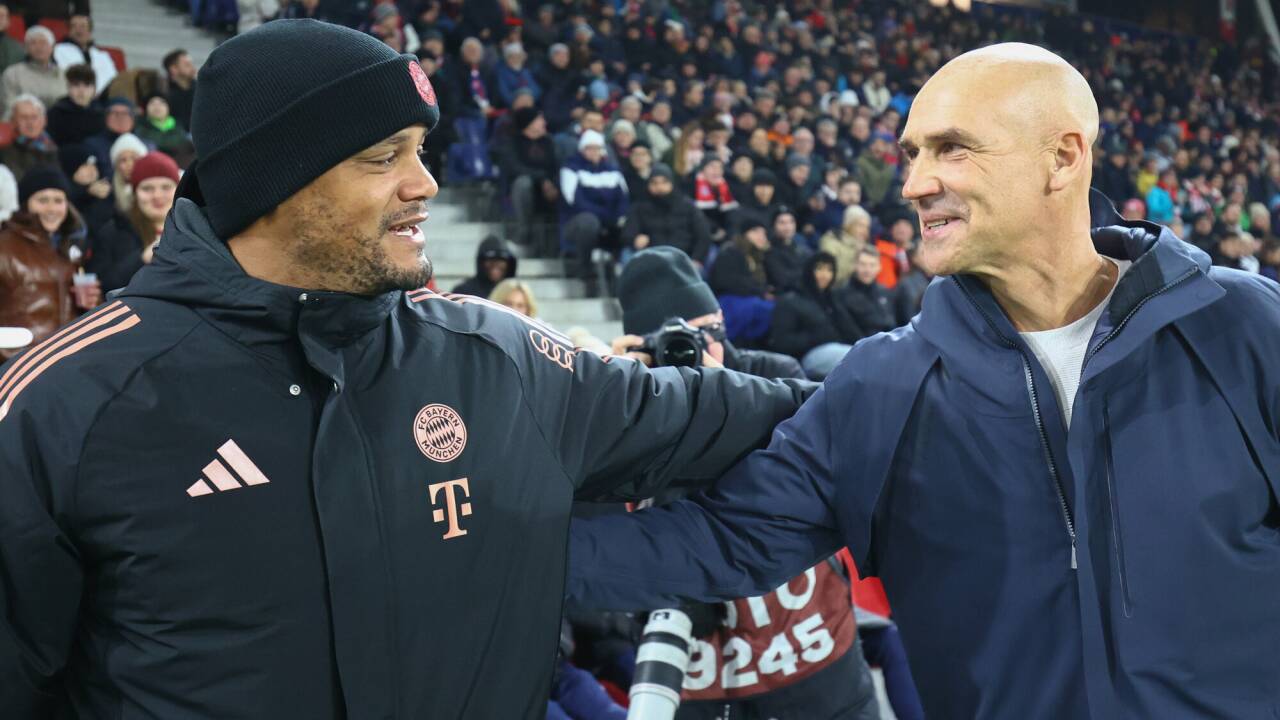 Vincent Kompany (l.) fügte Thomas Letsch bei dessen Trainerpremiere eine empfindliche Niederlage zu. Vincent Kompany (l.) fügte Thomas Letsch bei dessen Trainerpremiere eine empfindliche Niederlage zu.