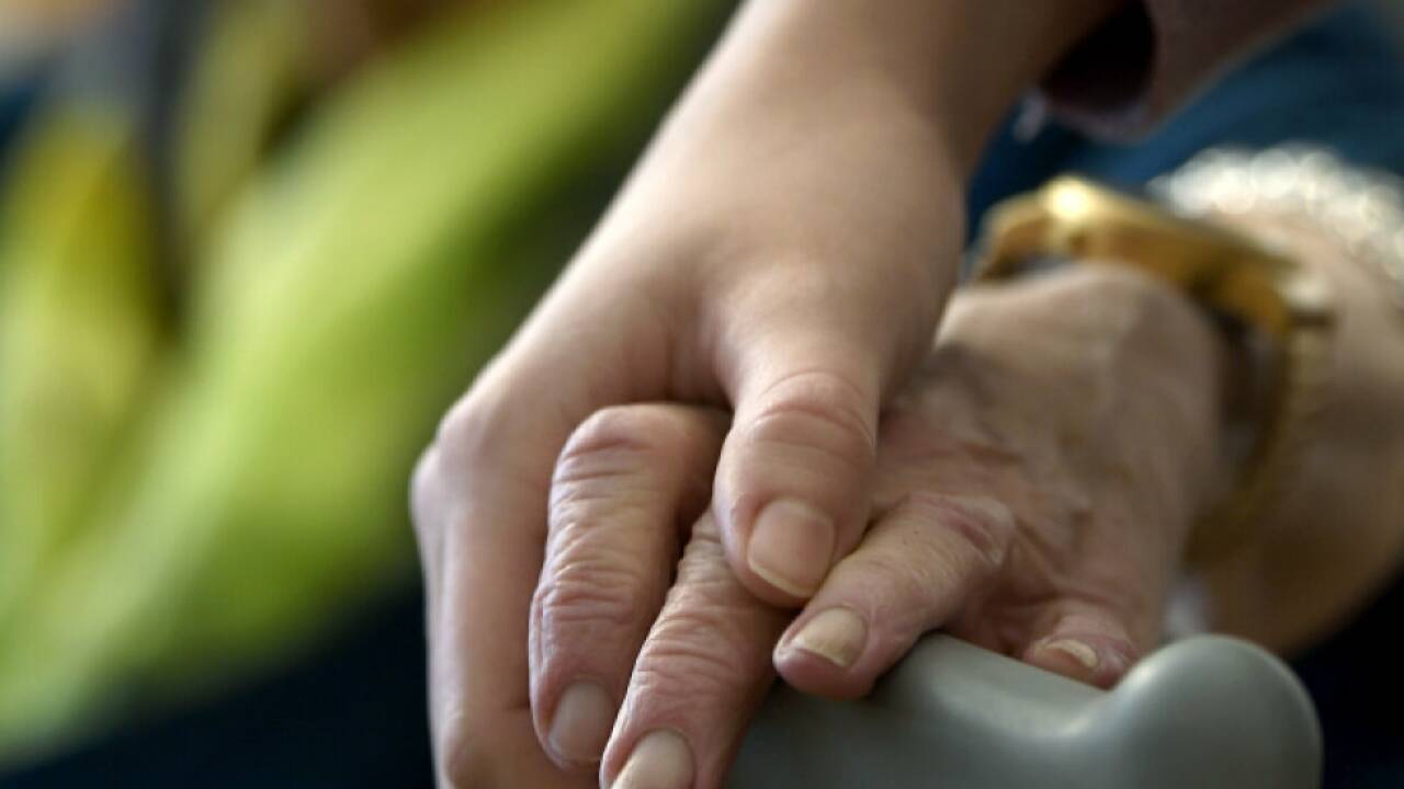 Auch zahlreiche Kinder sind mit Pflege konfrontiert Auch zahlreiche Kinder sind mit Pflege konfrontiert