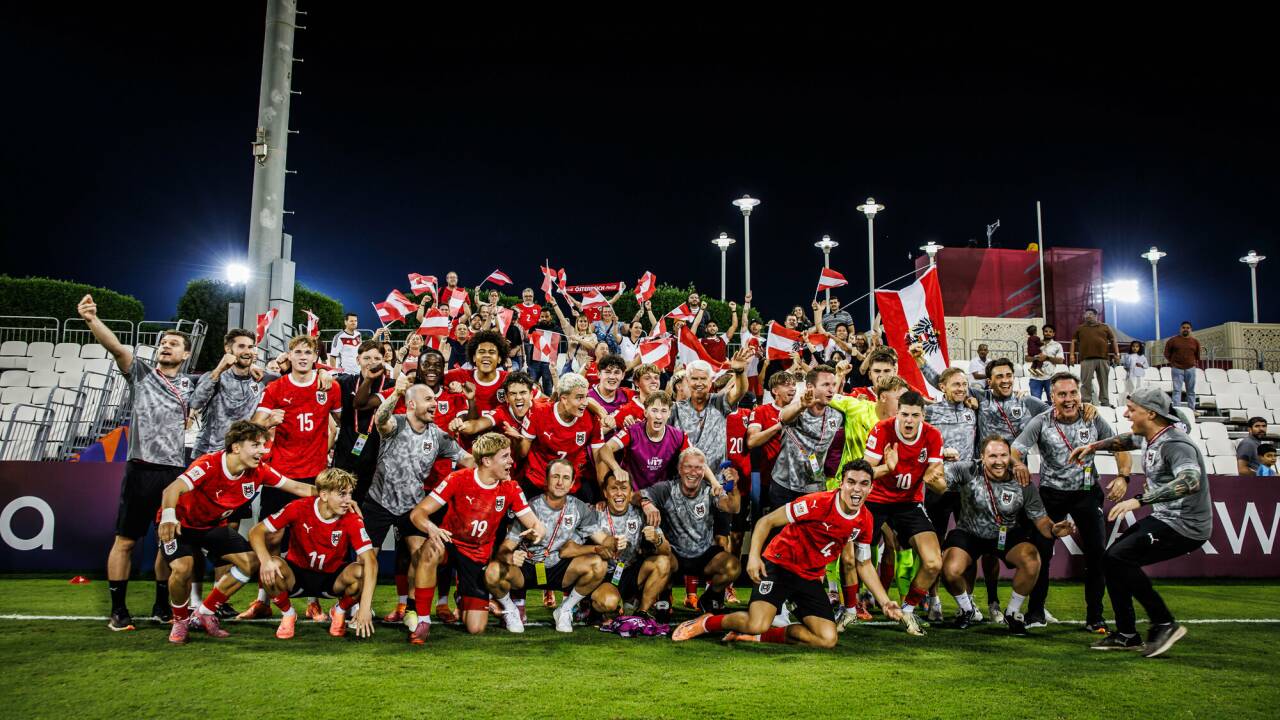 Österreichs gefeierte U17-Auswahl nimmt es nach dem Aufstieg ins WM-Achtelfinale nun mit England auf. Österreichs gefeierte U17-Auswahl nimmt es nach dem Aufstieg ins WM-Achtelfinale nun mit England auf.