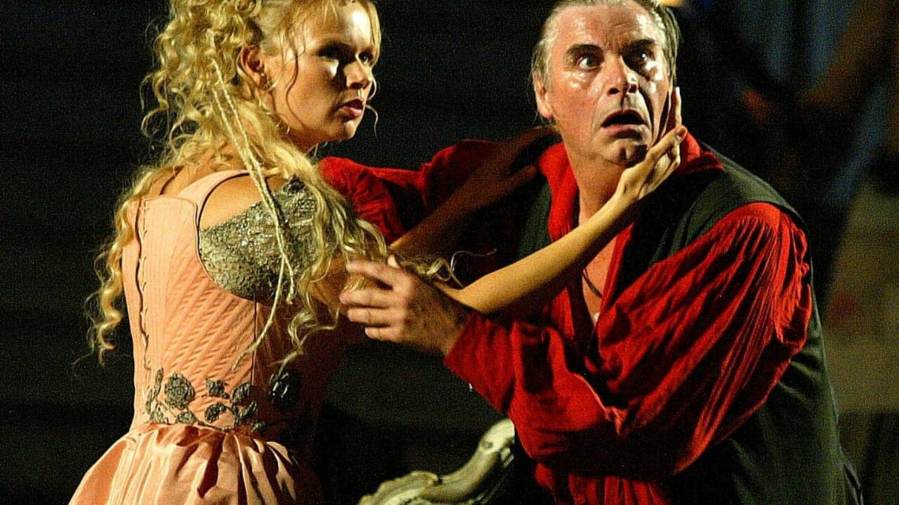 Die ideale Buhlschaft? Veronica Ferres 2003 als Buhlschaft an der Seite von Peter Simonischek als Jedermann. Die ideale Buhlschaft? Veronica Ferres 2003 als Buhlschaft an der Seite von Peter Simonischek als Jedermann.