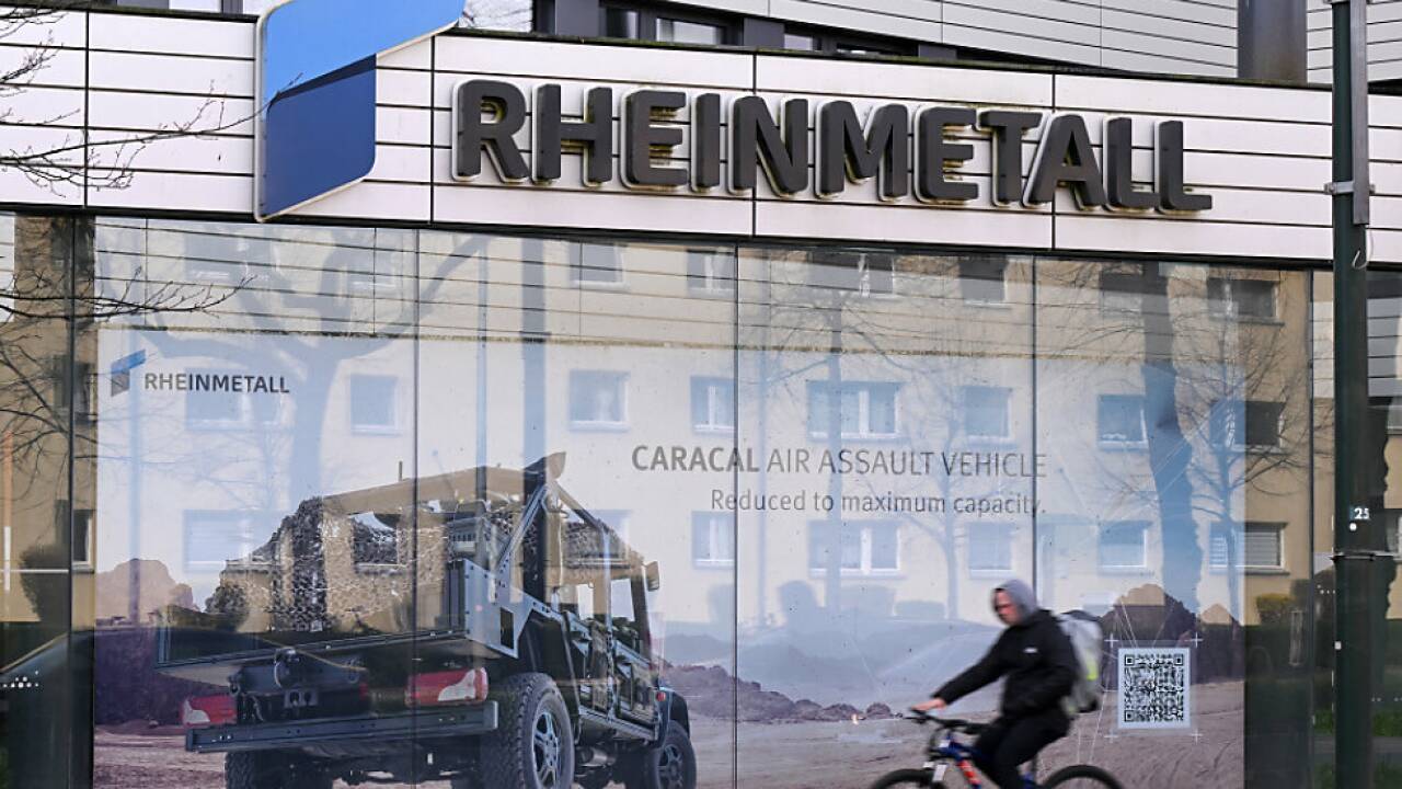Der deutsche Waffenkonzern Rheinmetall ist einer der Profiteure des momentanen Aufrüstungsbooms innerhalb der EU – was man auch an seinem Aktienkurs sieht. Der deutsche Waffenkonzern Rheinmetall ist einer der Profiteure des momentanen Aufrüstungsbooms innerhalb der EU – was man auch an seinem Aktienkurs sieht.