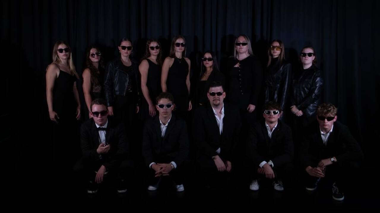 13 Maturantinnen und Maturanten feiern am 28. November ihren Abschlussball.  