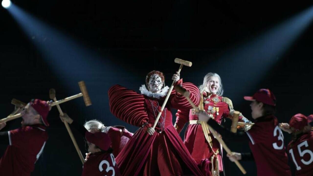 "Alice in Wonderland": Die Herzkönigin hat schlagkräftige Argumente 'Alice in Wonderland': Die Herzkönigin hat schlagkräftige Argumente