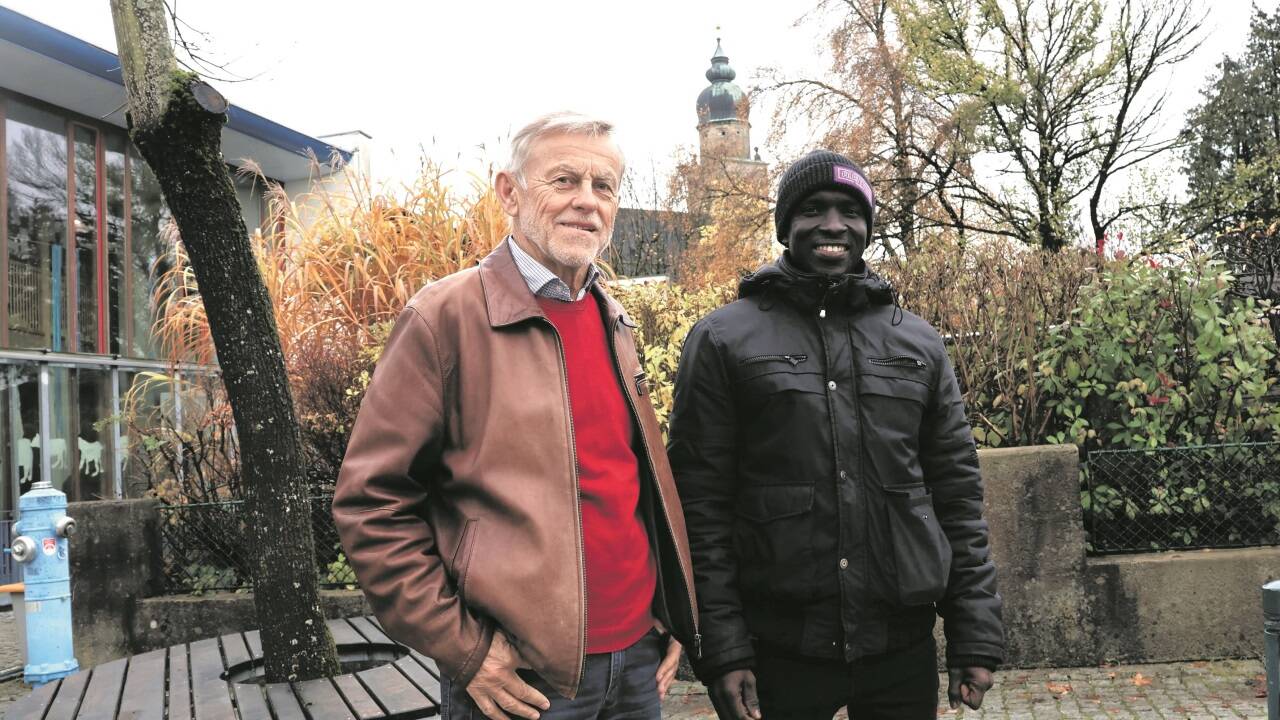 Toni Wintersteller (Gambia Sponsoring) und Assan Faal laden am 24. November um 16 Uhr zu einem Vortrag im Pfarrsaal Seekirchen ein. Sie berichten über den Baufortschritt der Schule in Gambia. Toni Wintersteller (Gambia Sponsoring) und Assan Faal laden am 24. November um 16 Uhr zu einem Vortrag im Pfarrsaal Seekirchen ein. Sie berichten über den Baufortschritt der Schule in Gambia.