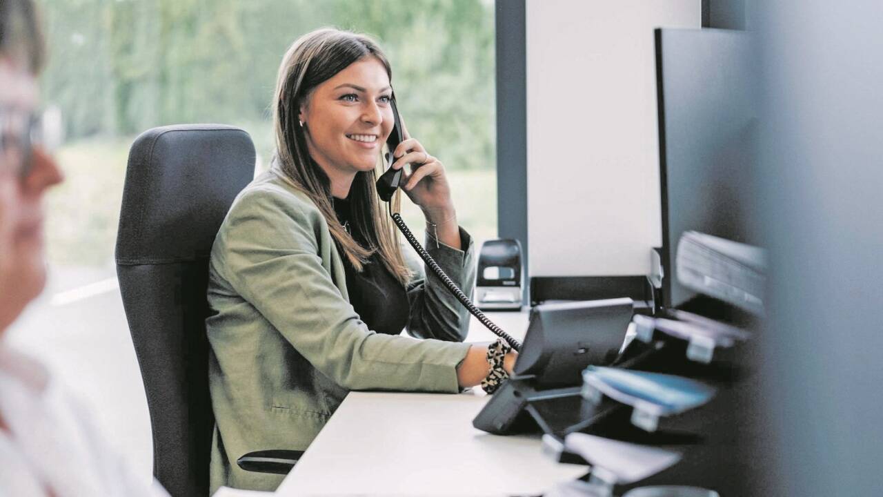 BORG-Absolventin Lisa Weiß ist heute Sachbearbeiterin bei der Spedition Dicker.  BORG-Absolventin Lisa Weiß ist heute Sachbearbeiterin bei der Spedition Dicker.