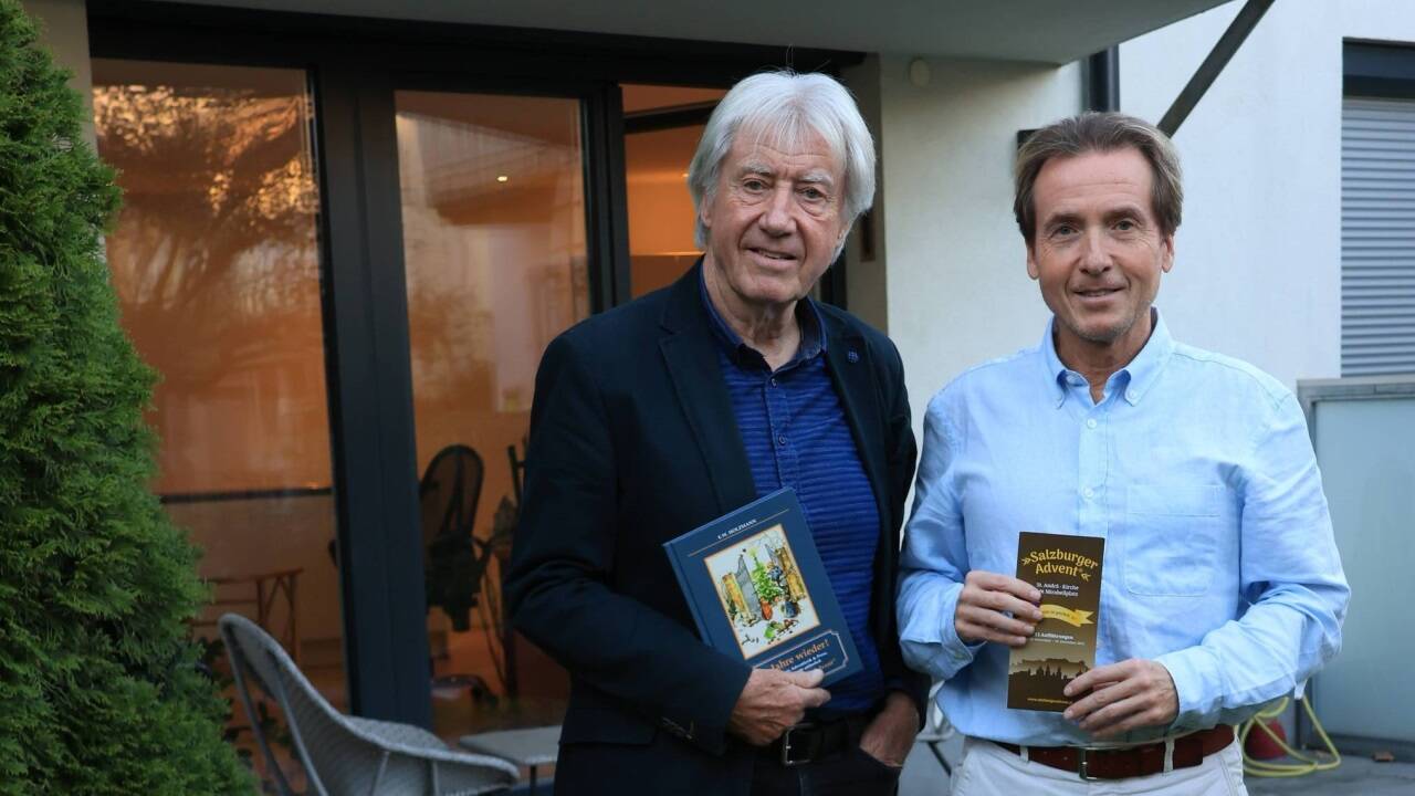 Die Holzmanns vor ihrem Büro in Liefering. 