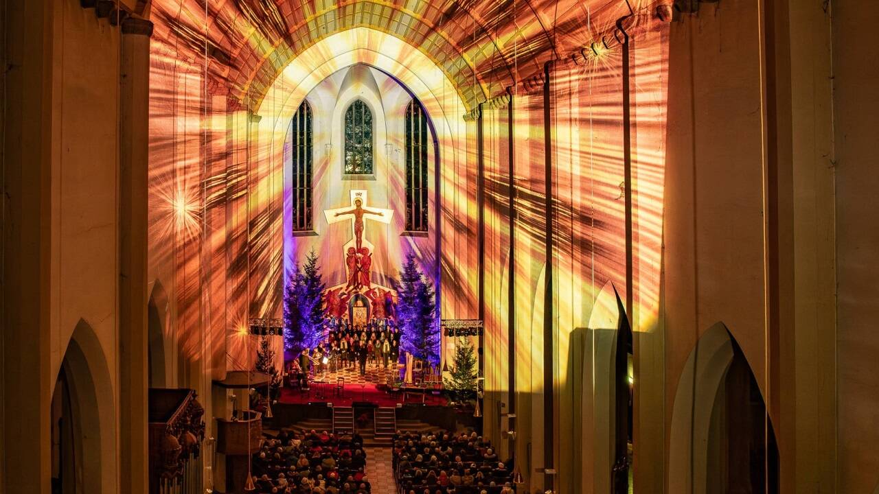 Da glänzt die Kirche in hellem Schein.Bild: Klaus Huber/Salzburger Advent 