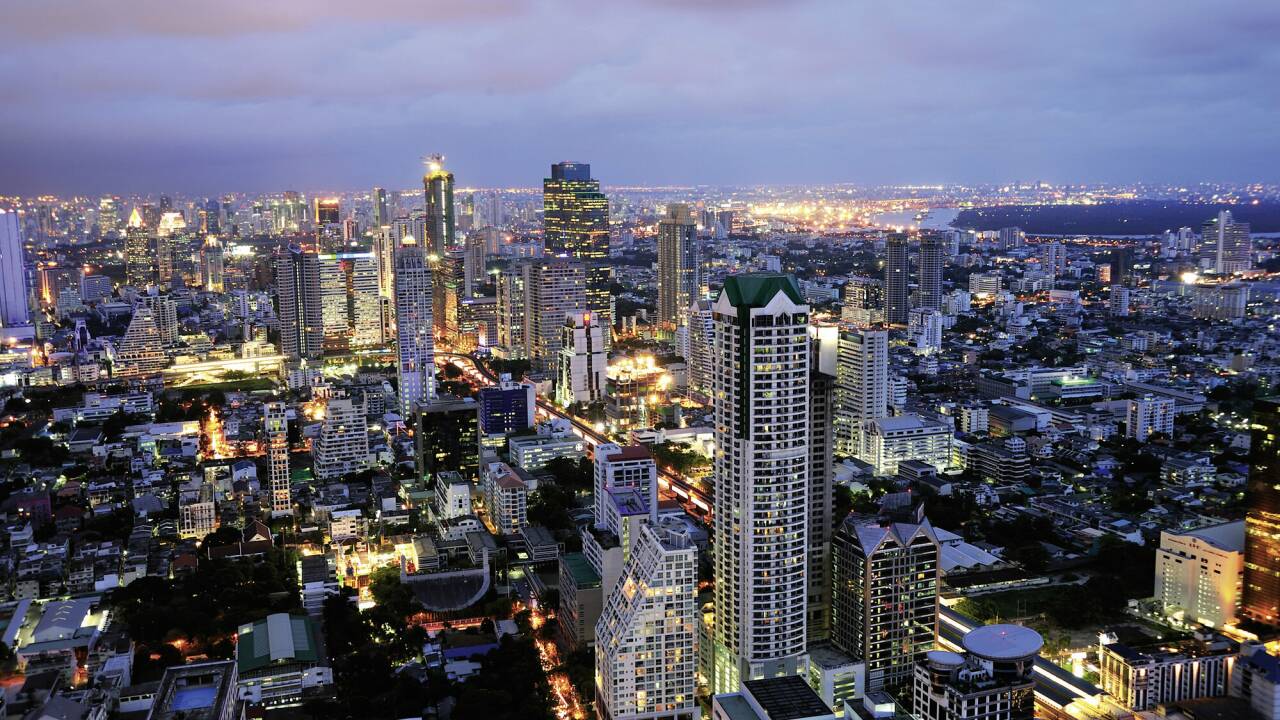 s-ugling-lebend-aus-toilettensp-lkasten-in-bangkok-gerettet