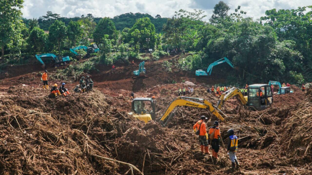 18-tote-und-viele-vermisste-nach-erdrutschen-in-indonesien