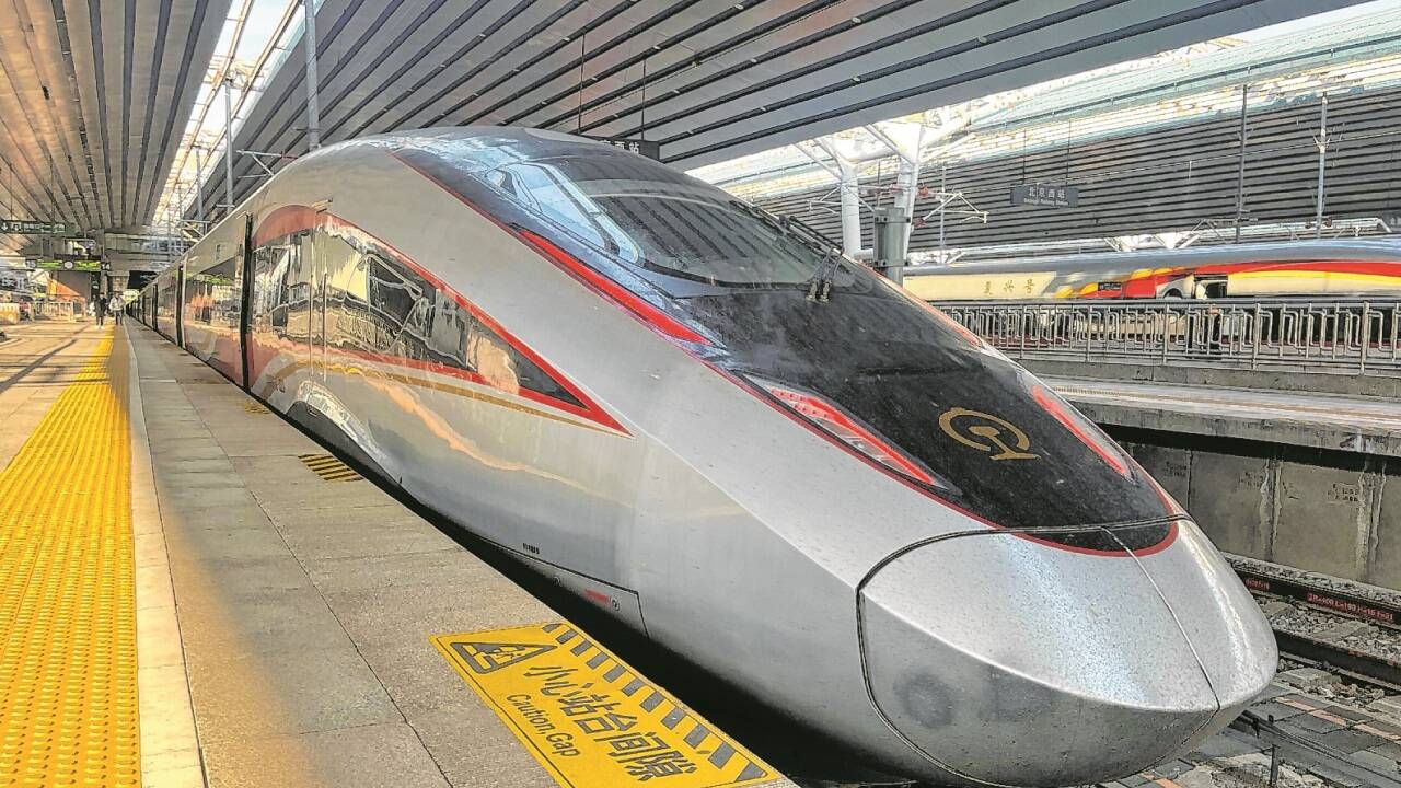 Bereit zur Abfahrt: Die chinesischen Fuxing-Hochgeschwindigkeitszüge nutzen ein separates Schienennetz und eigene Bahnhöfe.  