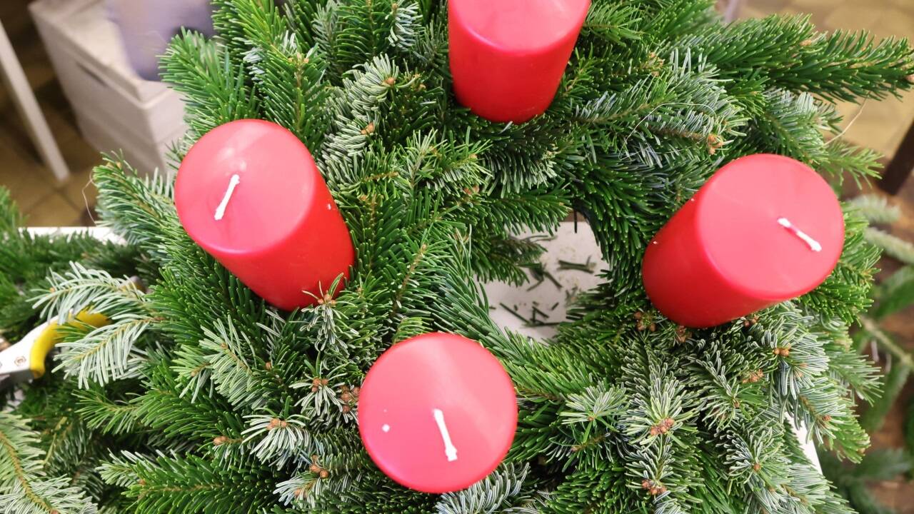  der Kranz noch vor der Verzierung. 