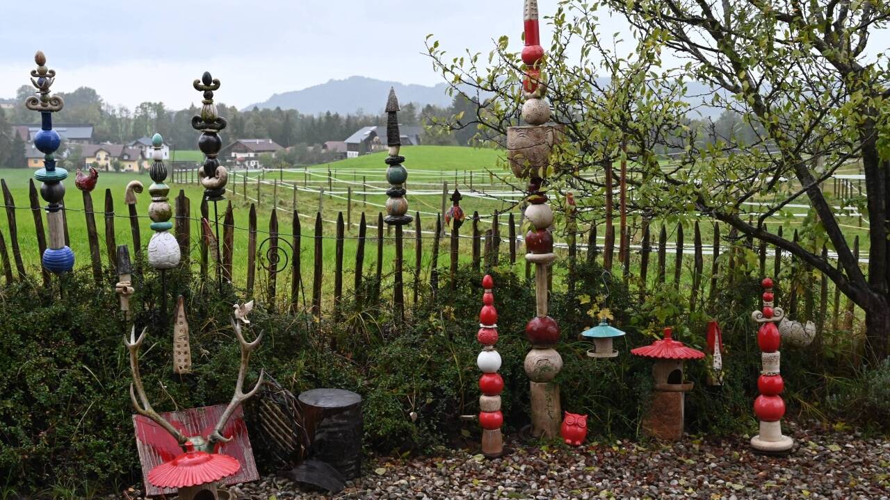 Bunte Stelen für den Gartenbereich. 