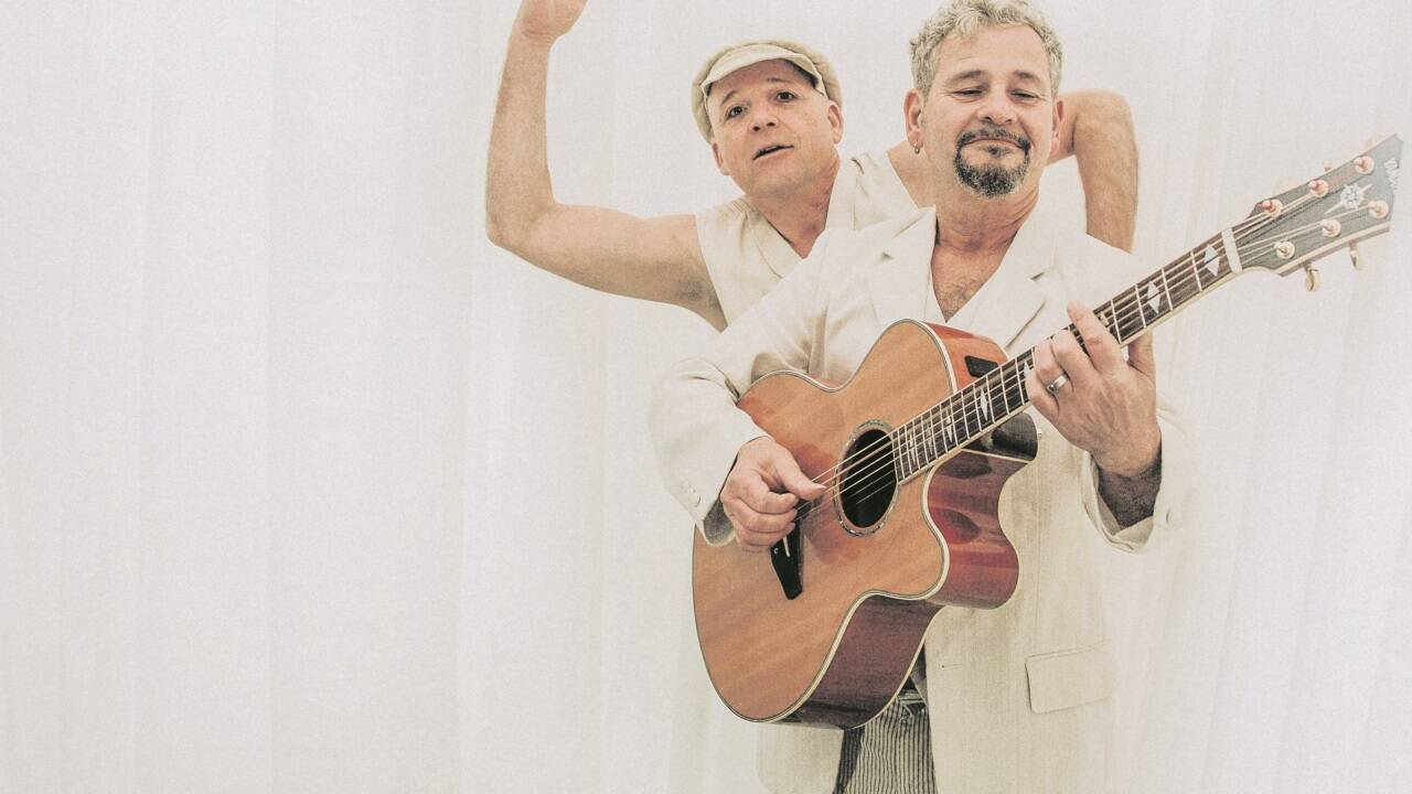 „Die Clempanei“ heizen am Samstag im Kleinen Theater mit bekannten Liedern und Neuem ein.  