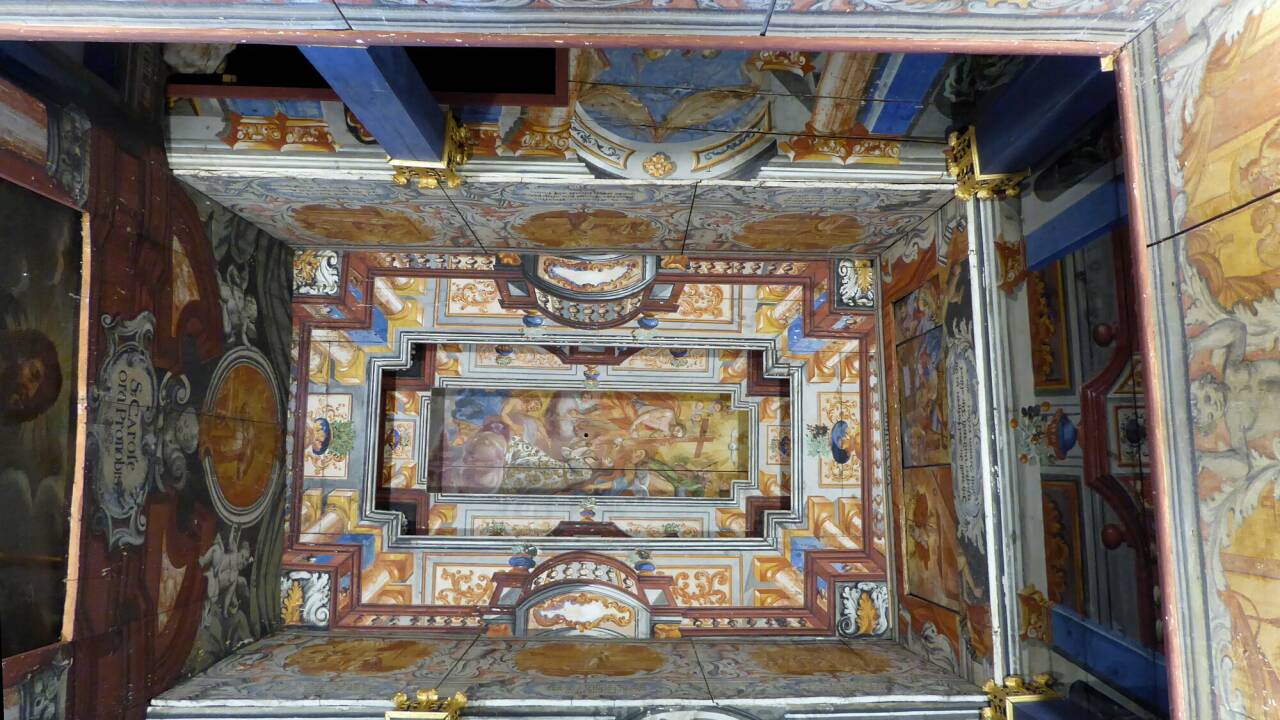 Die kurze Wanderung zur Pfarrhofkapelle in Obertrum endet mit ganz wundersamen Einblicken. Die kurze Wanderung zur Pfarrhofkapelle in Obertrum endet mit ganz wundersamen Einblicken.