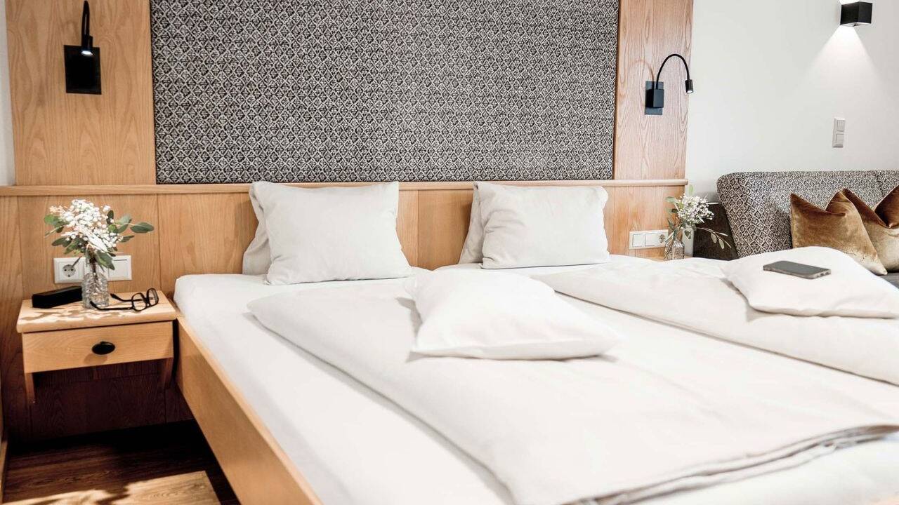 Mit dem Hotelgutschein „Erholsame Zeit für 2“ schenken Sie glückliche Momente voll Wohlbefinden und Genuss. 