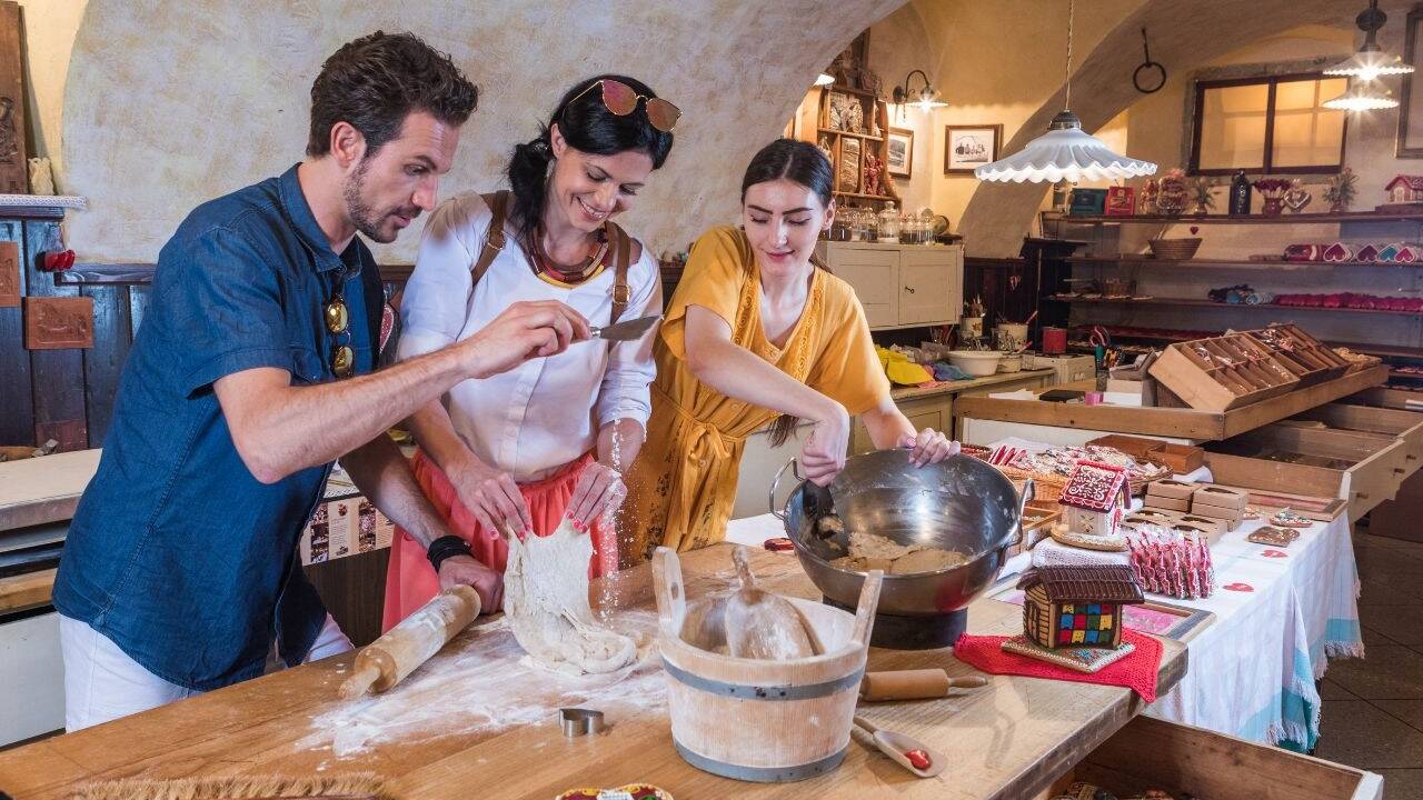 Im Muzej Lectar, dem Lebkuchenmuseum in Radovljica, darf auch mit angepackt werden – beim Lebkuchen-Workshop. 
