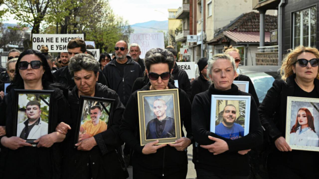 Hinterbliebene bei einer Demonstration im vergangenen April 