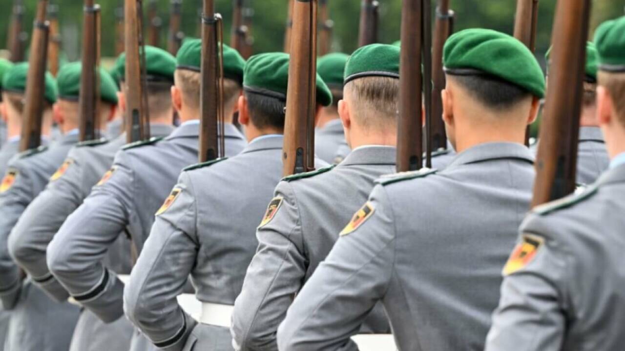 ++ ARCHIVBILD ++ Soldaten sollen EU-weit marschieren dürfen 