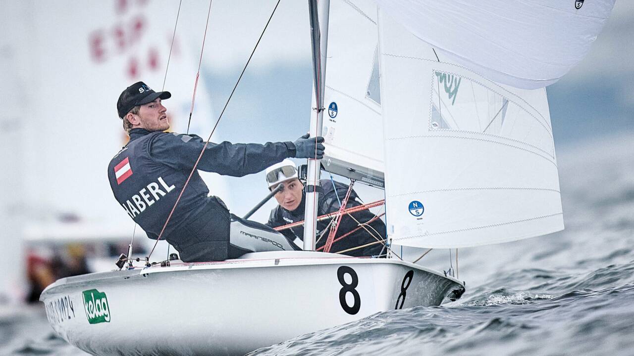 Statt mit Lara Vadlau segelt Niklas Haberl vorübergehend mit einem Spanier. Statt mit Lara Vadlau segelt Niklas Haberl vorübergehend mit einem Spanier.