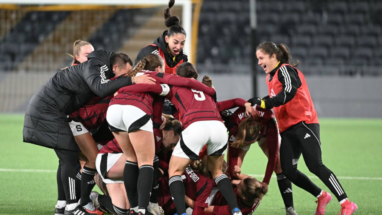 Reisenjubel bei den Sparta-Prag-Spielerinnen.  