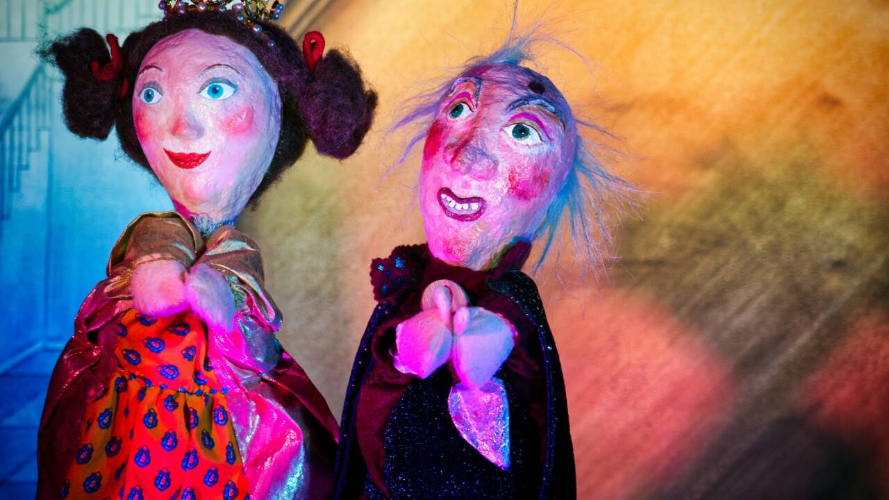 Prinzessin Mara und der böse Magier liefern sich ein spannendes Duell. Prinzessin Mara und der böse Magier liefern sich ein spannendes Duell.