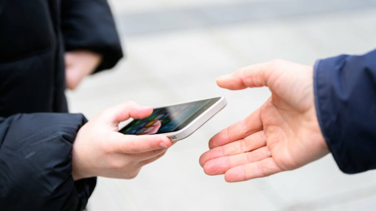 Gutes-Zeugnis-f-r-Handyverbot-an-K-rntner-Schulen