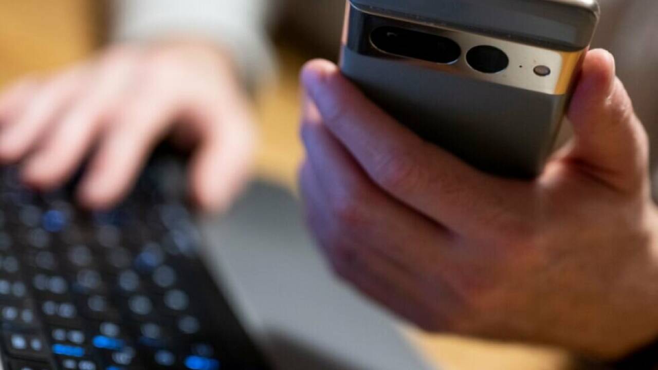 Salzburgerin-berwies-70-000-Euro-an-Onlinebetr-ger