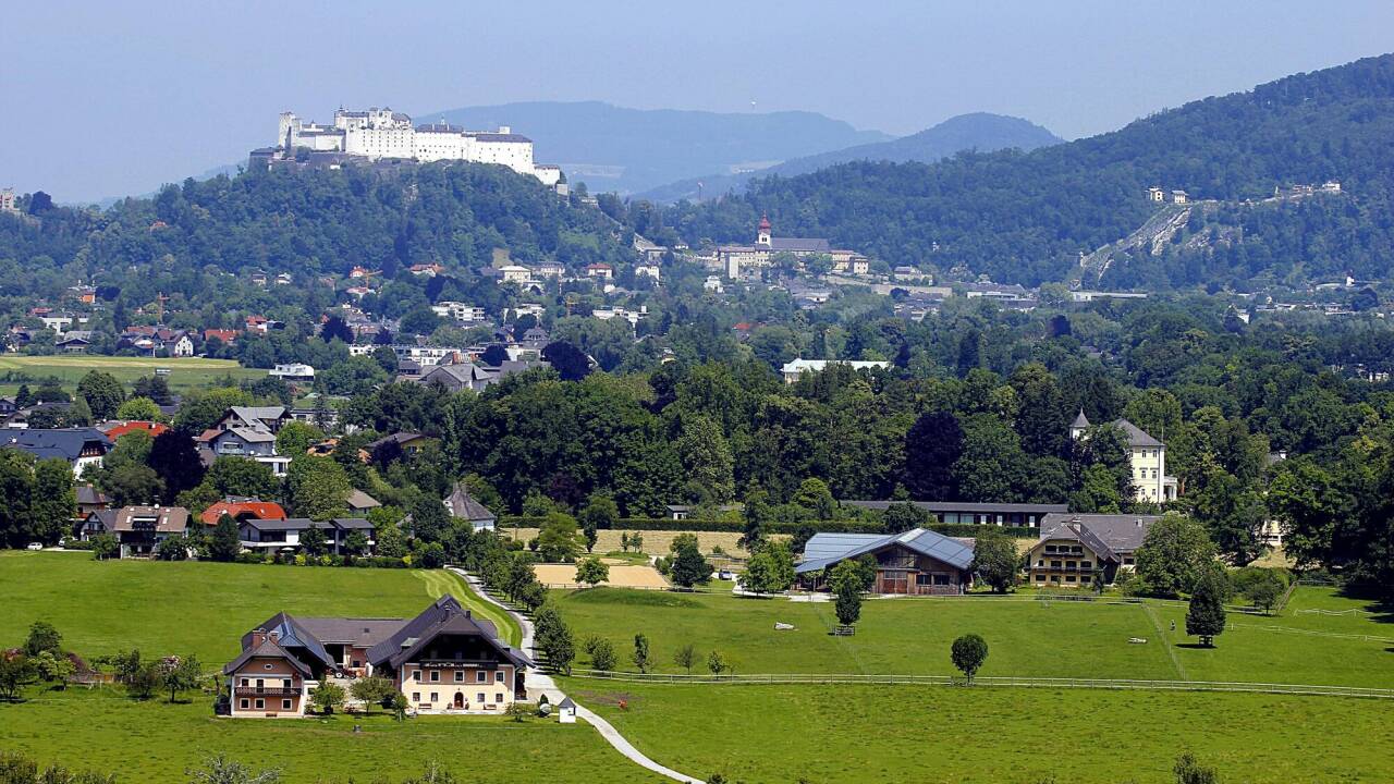 In der Stadt Salzburg steht eine Debatte über das geschützte Grünland auf der Tagesordnung. 