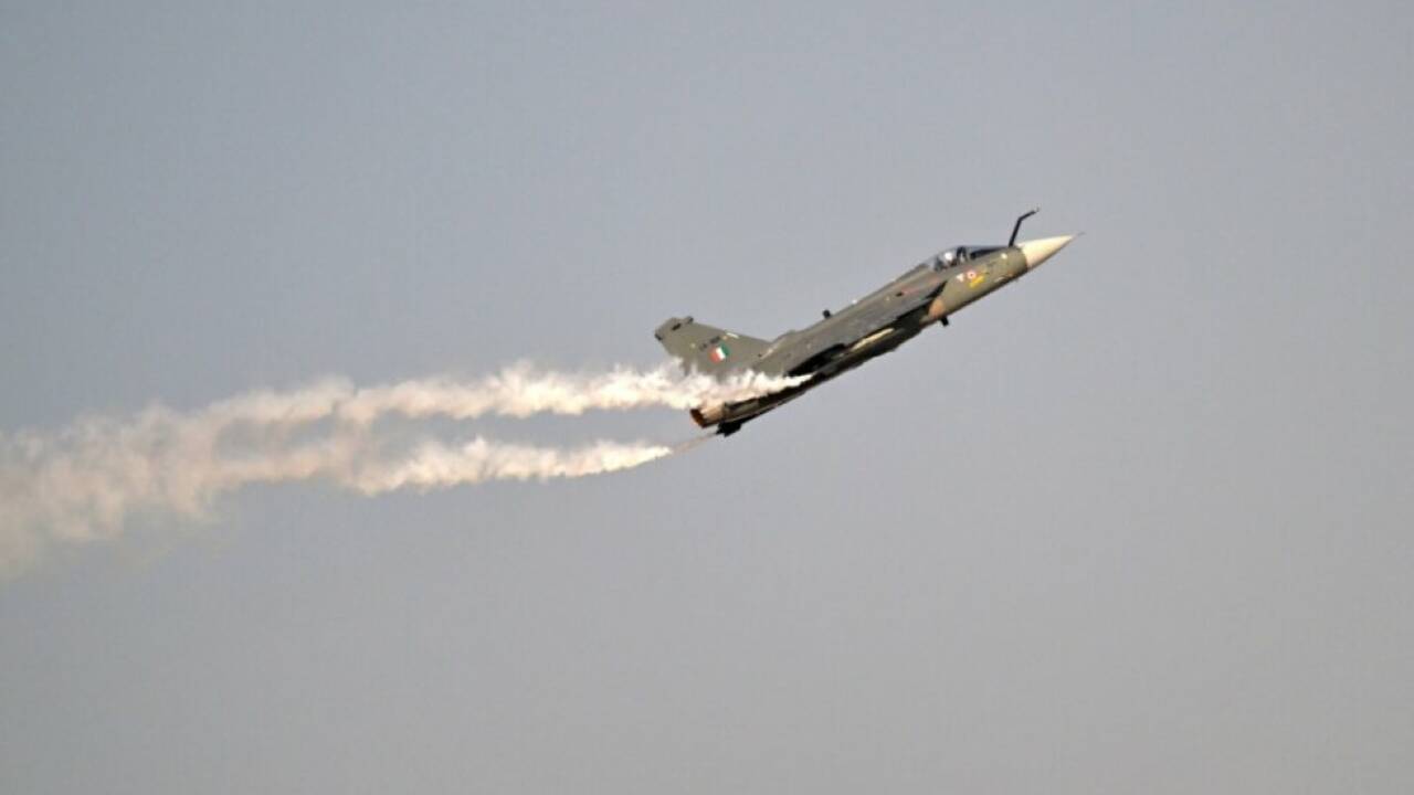 Indischer Jet vom Typ Tejas betroffen Indischer Jet vom Typ Tejas betroffen